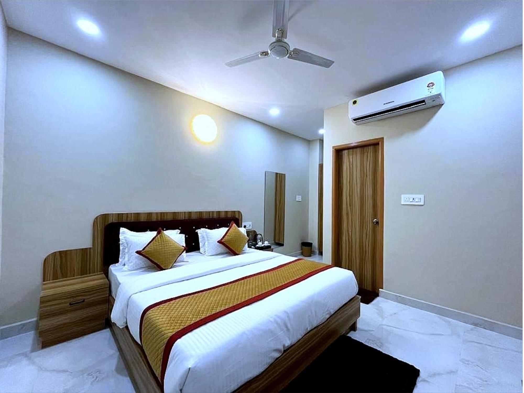 Hotel Vrinda Niddhivan ! Fully Ac, Prem Mandir At Walking Distance ! Just Near The Iskcon Temple Vrindāvan Eksteriør billede