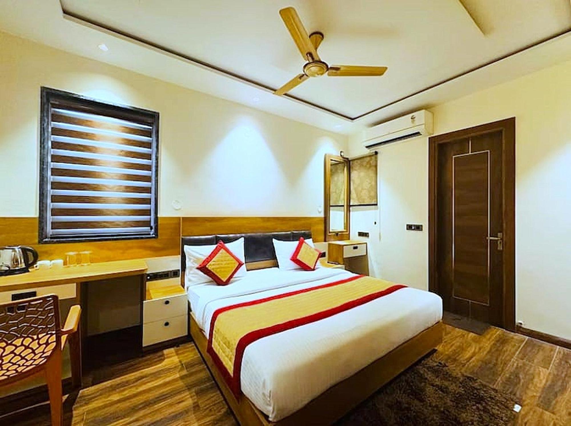 Hotel Vrinda Niddhivan ! Fully Ac, Prem Mandir At Walking Distance ! Just Near The Iskcon Temple Vrindāvan Eksteriør billede