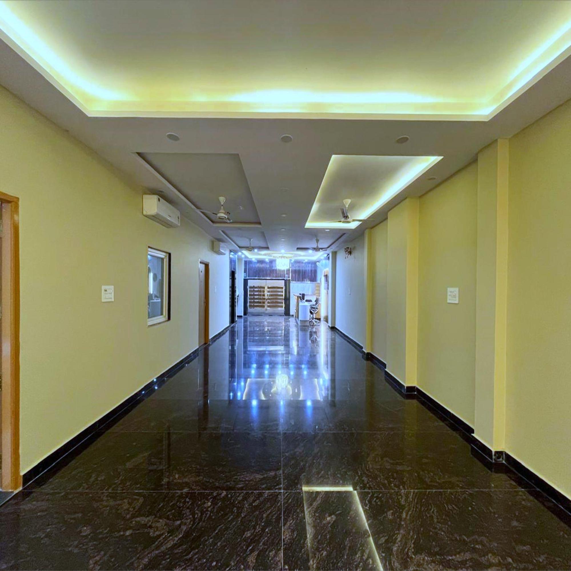 Hotel Vrinda Niddhivan ! Fully Ac, Prem Mandir At Walking Distance ! Just Near The Iskcon Temple Vrindāvan Eksteriør billede